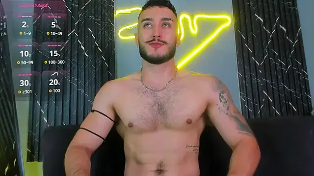 HugeTitties – webcam model profile photo Image 10