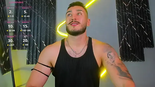 HugeTitties – webcam model profile photo Image 13