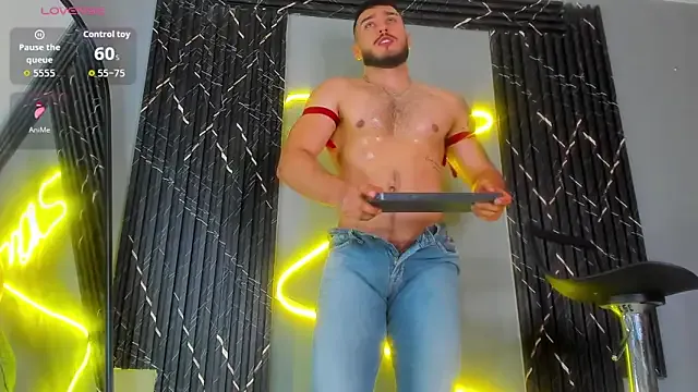 HugeTitties – webcam model profile photo Image 17