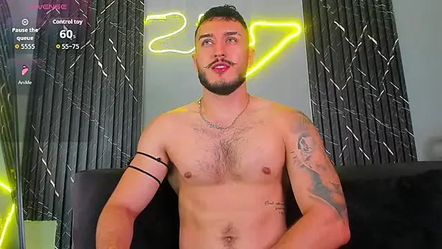 HugeTitties – webcam model profile photo Image 5