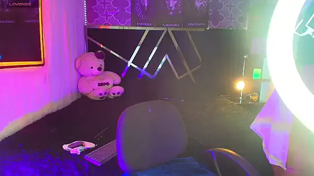 Live with Zoe_olsen on FliCam