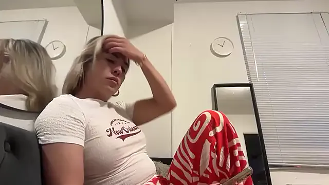 SarahMonclair – webcam model profile photo Image 8